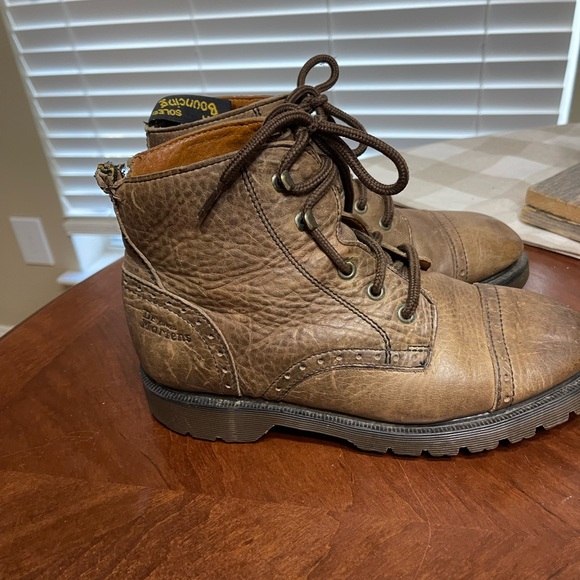 Dr. Martens 8125 Brogue Cap Toe Boots  Vintage Old Money M 6 W 8 * read main image 8